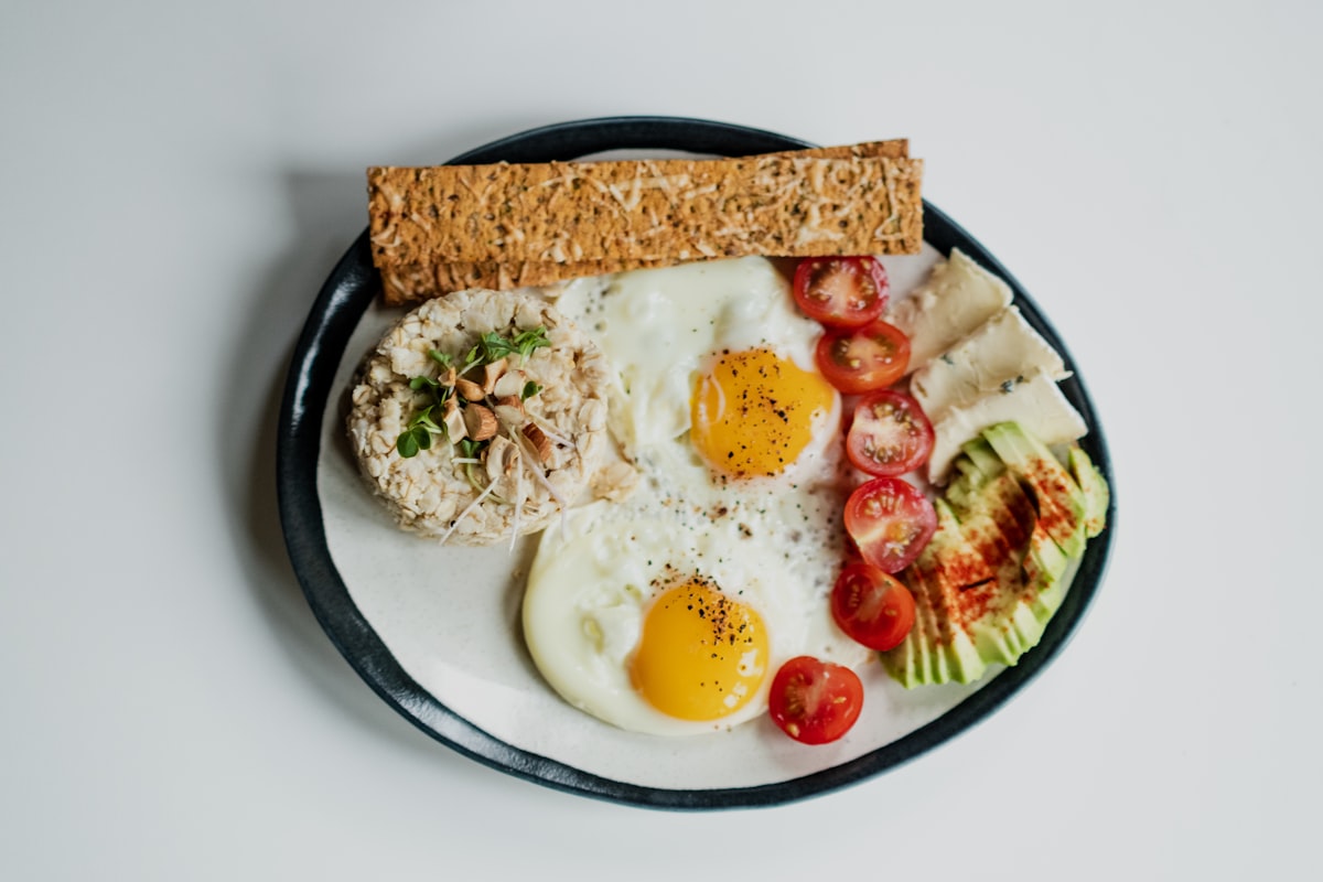 Nasi Cokelat dengan Lauk Pauk Sehat